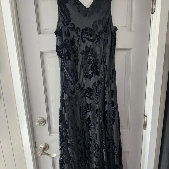 Black Velvet Brocade Burnout Asymmetrical Hem Dress - Worn once! Sz 16 - Picture 4 of 5